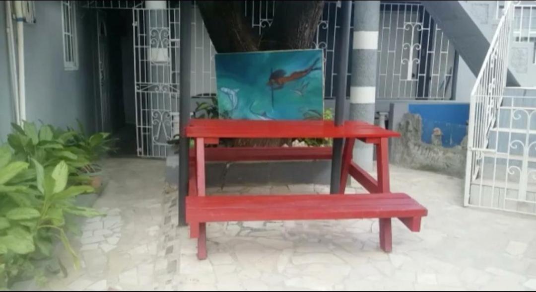Blue Royalty Bed & Breakfast Portmore Ngoại thất bức ảnh